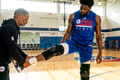 NBA球星恩比德膝伤恢复训练场景